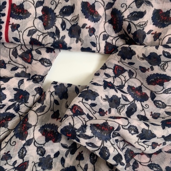 Scraf - Picture 3 of 7